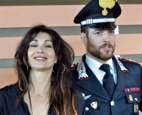 Luisa Corna, a 57 anni, sposa il carabiniere Stefano。